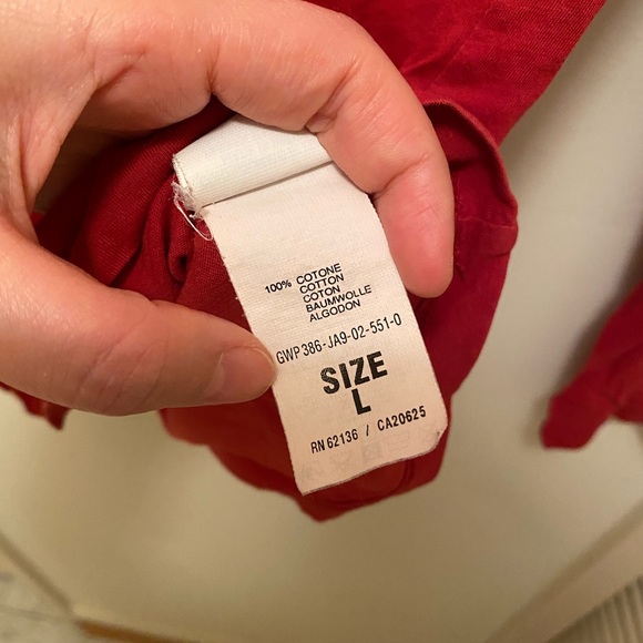 Guess red long sleeve T shirt fits S-M Bust 36’ length 26’ shoulder 16’ - Picture 5 of 7